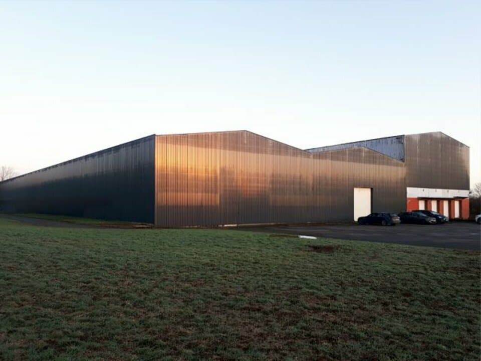 Bâtiment industriel / entrepôt de 1950m² à louer à Alençon (61)