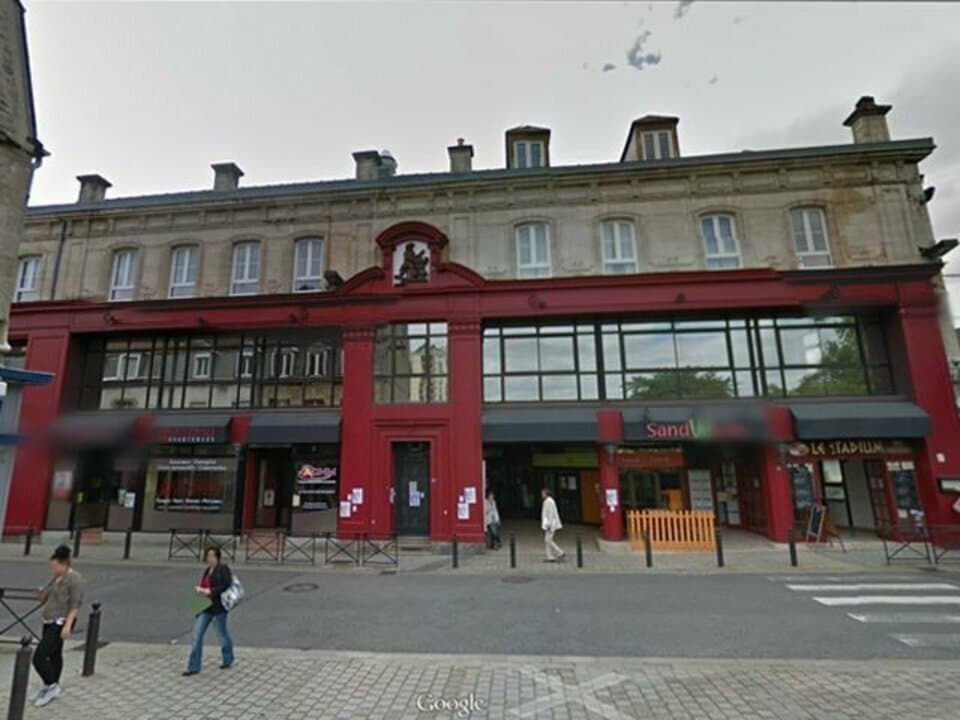 Bâtiment tertiaire de 2600 m² à louer à Alençon (61)