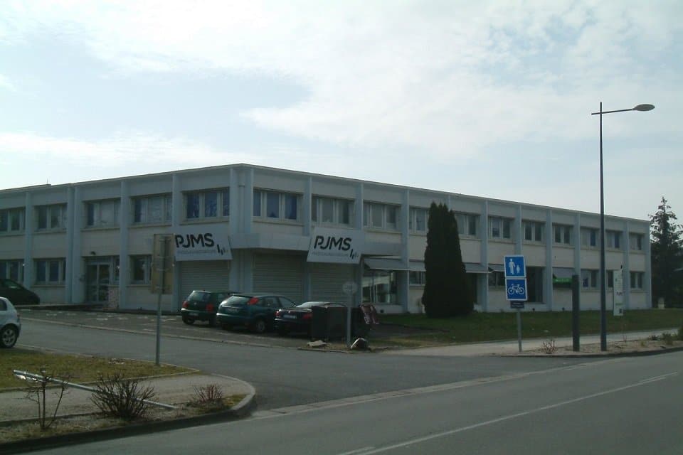 Bureaux à louer ou à vendre dans un bâtiment tertiaire à Angoulême (16)