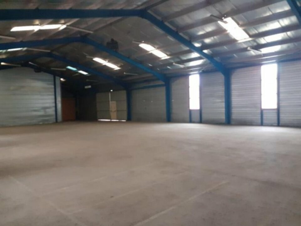 Atelier de 3 285 m² à vendre ou à louer à Bagnères-de-Bigorre (65)
