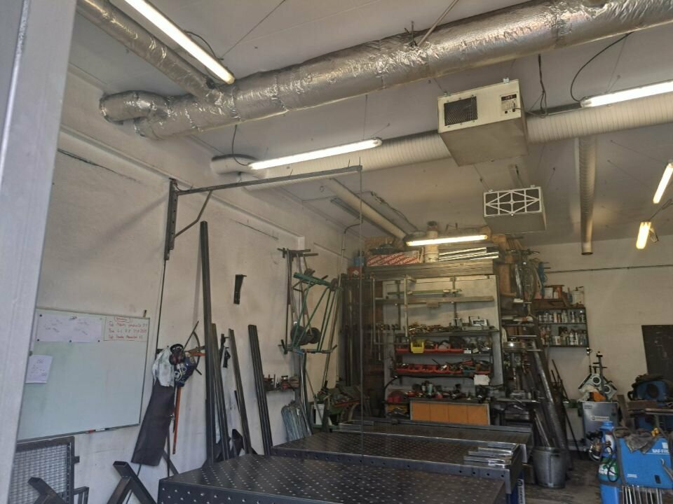 Ateliers de 53 m² à louer à Chennevières sur Marme (94)