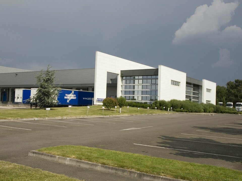 Site logistique 8 600 m2 à vendre ou à louer à Contres (41)