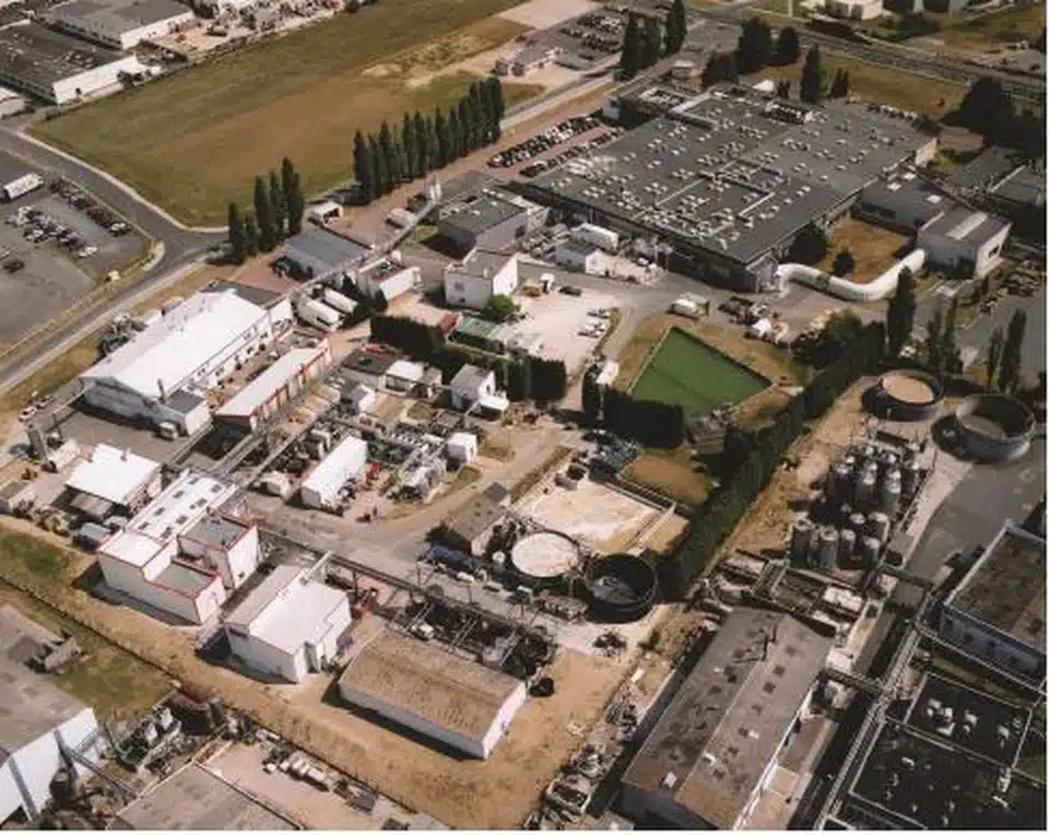 Ateliers, cuves et station d'épuration du site industriel Orgapharm à Pithiviers (Loiret)